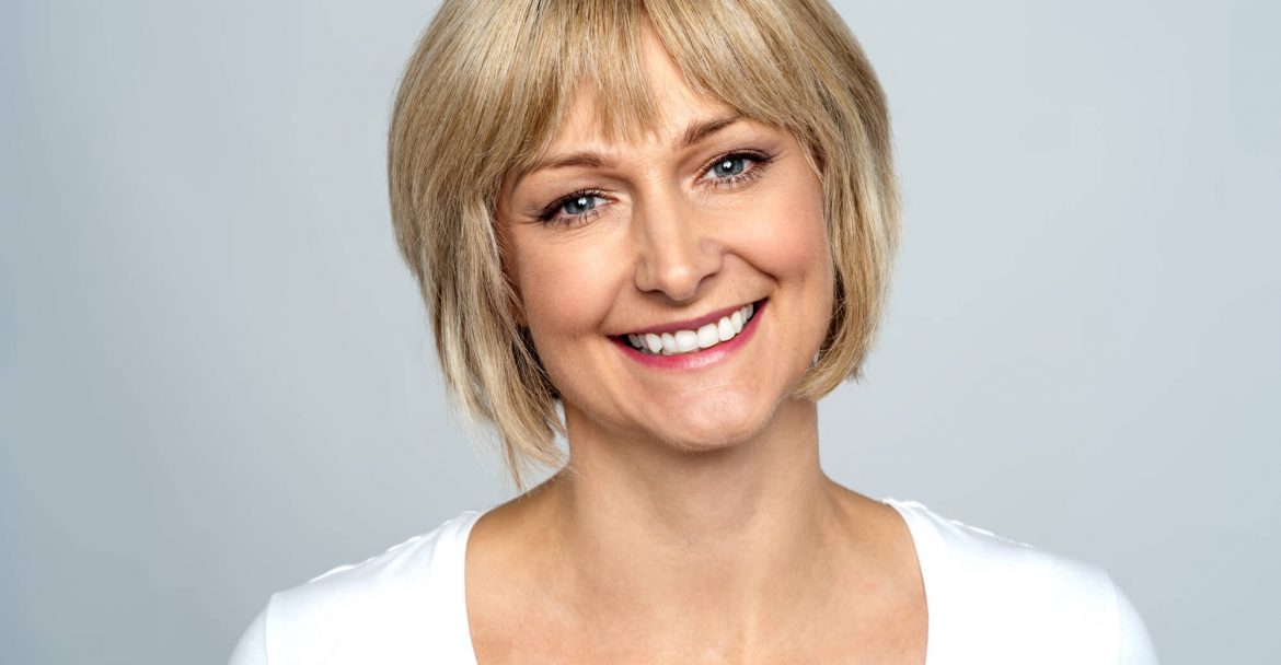 a smiling woman after seeing an expert in Cosmetic dentistry in midtown Manhattan 